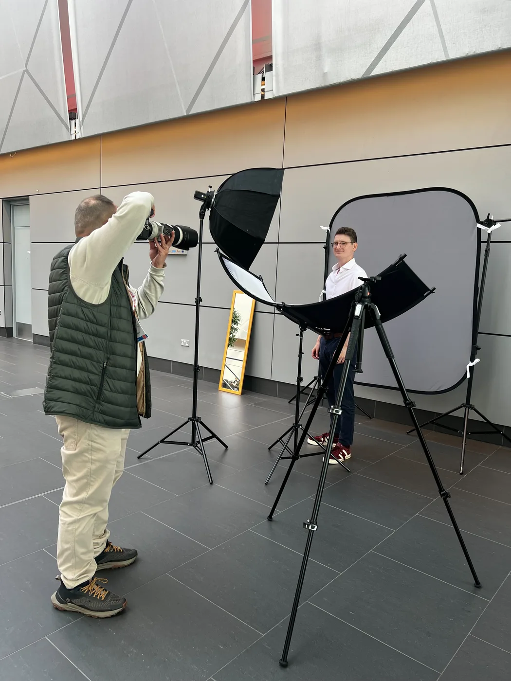 Photo 8 photographing guests at an event studio